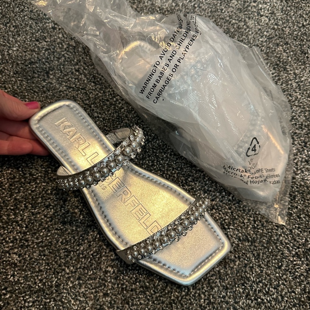 NEW NWT GORGEOUS Karl Lagerfeld Paris Silver Women's Sandals.
